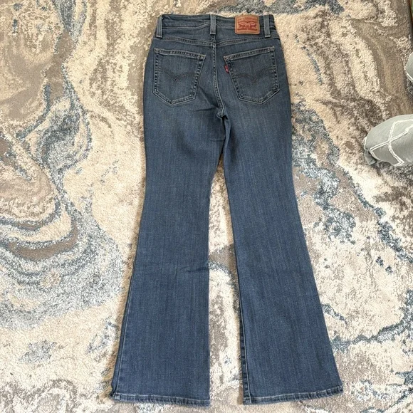 Levi's Women's 726 High Rise Flare Jeans. Women’s size 26X30. - Picture 3 of 5